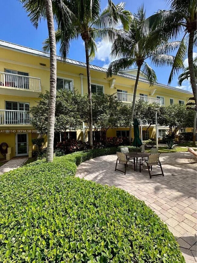 Building Photo - 151 NE 16th Ave