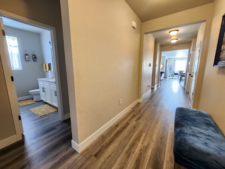 Building Photo - 12661 Granite Ridge Dr