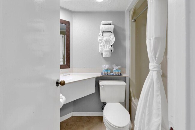 Building Photo - 2406 N Ocean Blvd