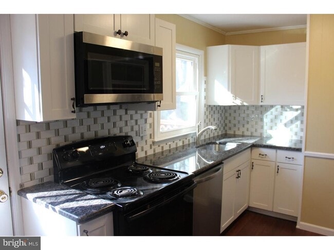 Building Photo - 113 W Rutherford Dr