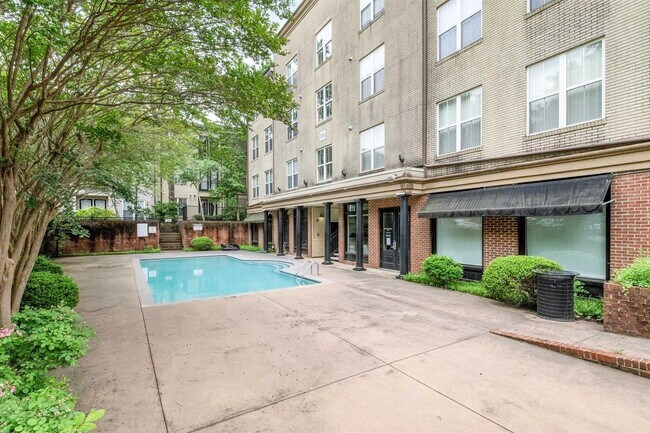 Building Photo - Fabulous 1BR condo in popular Walker Square