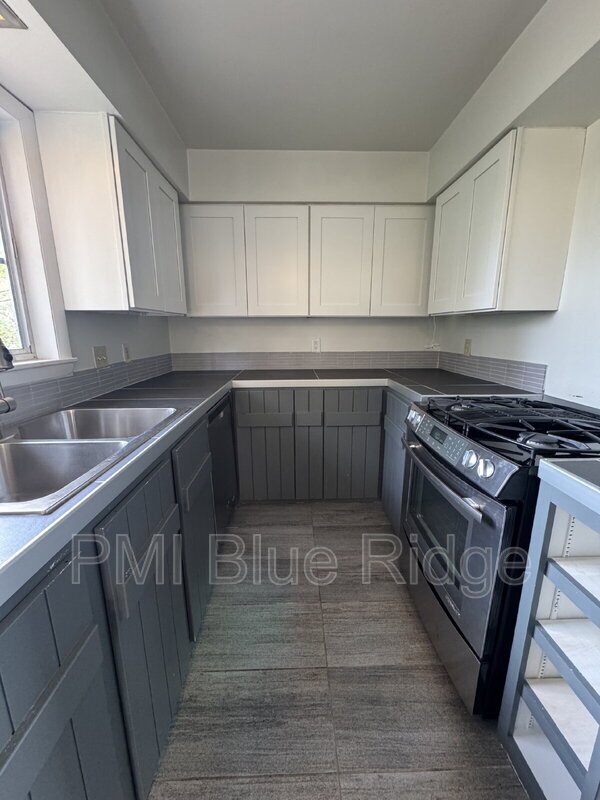 Building Photo - 25 Leisure Mountain Rd