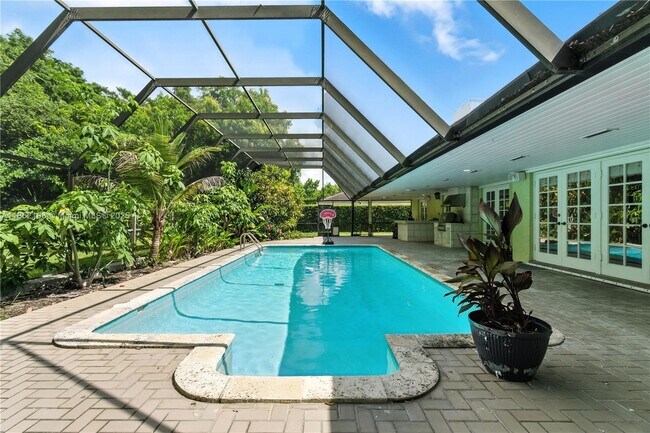 Building Photo - 17900 SW 77th Ave