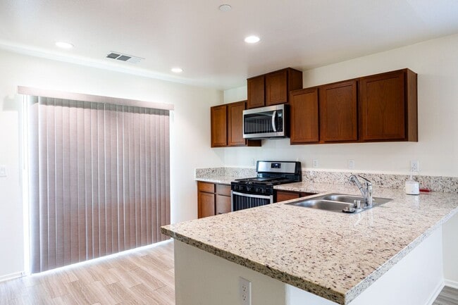 Building Photo - 511 Meadow Ct