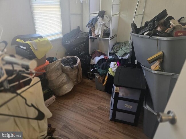 Building Photo - 82 N Sycamore Ave