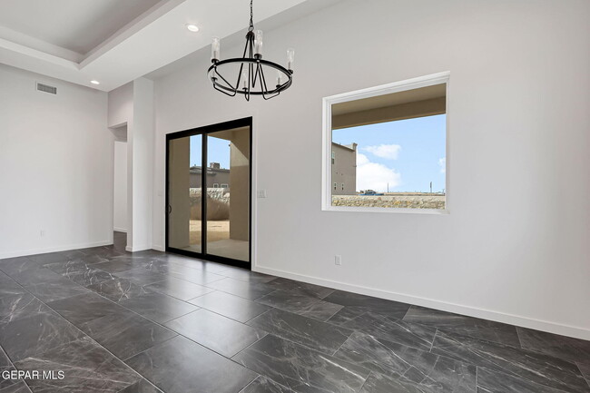 Building Photo - 921 Ada Ln