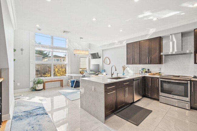 Building Photo - 94 Leonard St