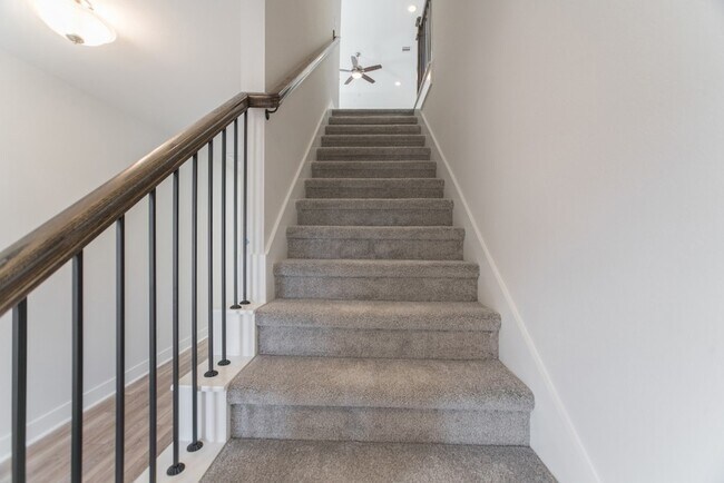 Building Photo - 10627 Whitejacket