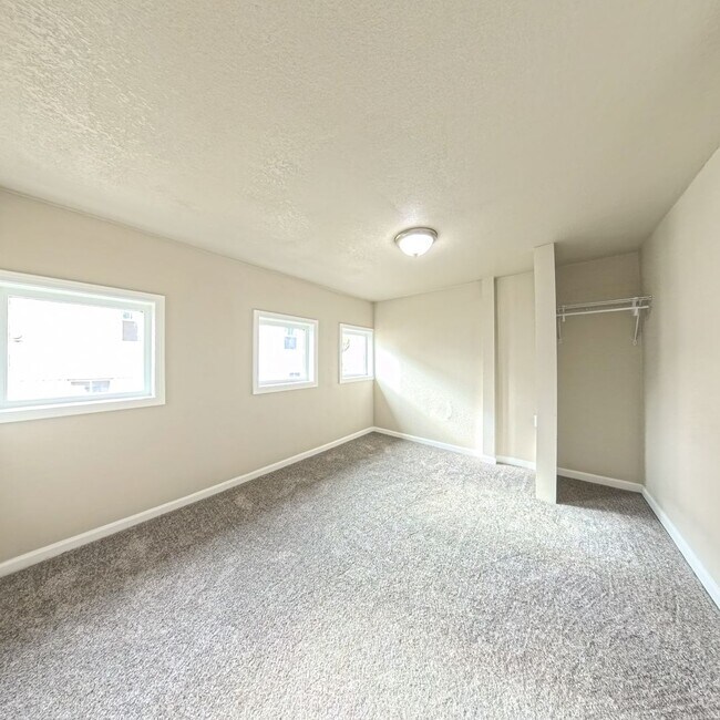 Building Photo - Newly updated 2 bedroom 1 bathroom home-Melcher