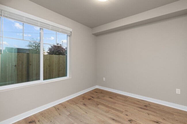 Building Photo - Modern 3 Bedroom Townhome with Designer Finishes in Lynnwood