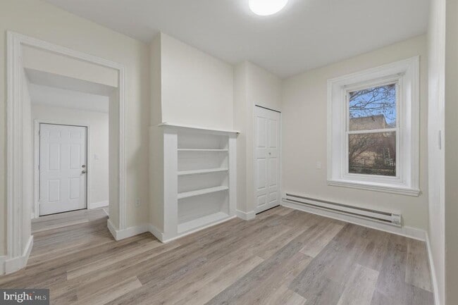 Building Photo - 109 W Queen Ln