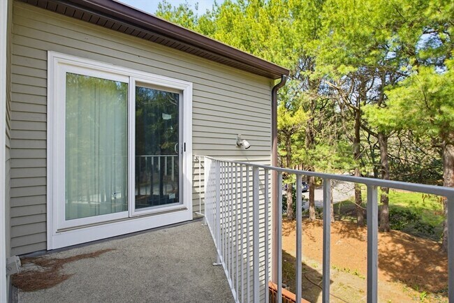 Building Photo - 49 Captain Eames Cir