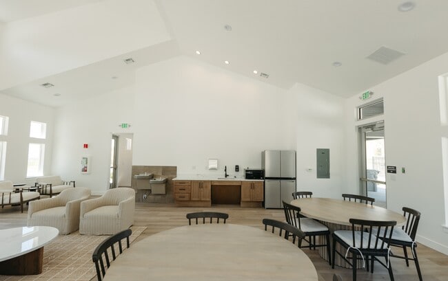 Building Photo - 4655 Alder Dr