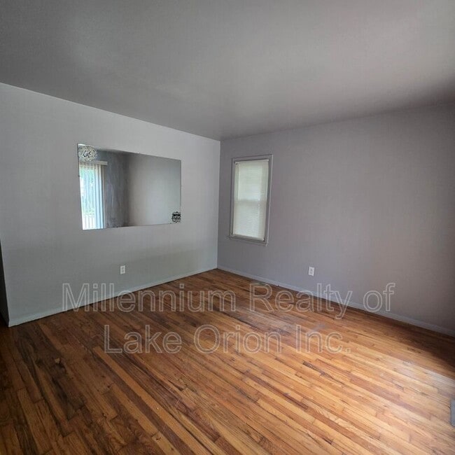 Building Photo - 774 E Beverly Ave