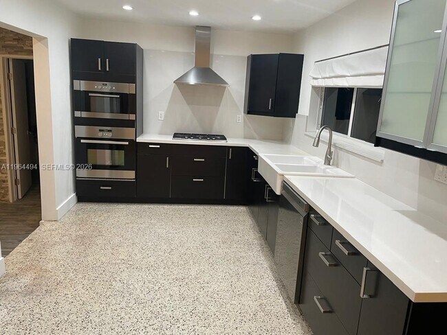 Building Photo - 2837 SW 126th Ave