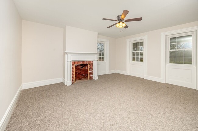 Building Photo - Beautiful updated 3/4 bedroom farmhouse