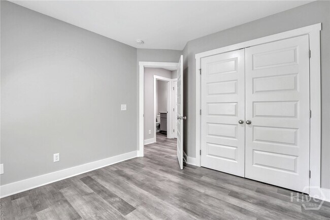 Building Photo - 105 Sherwood Ct