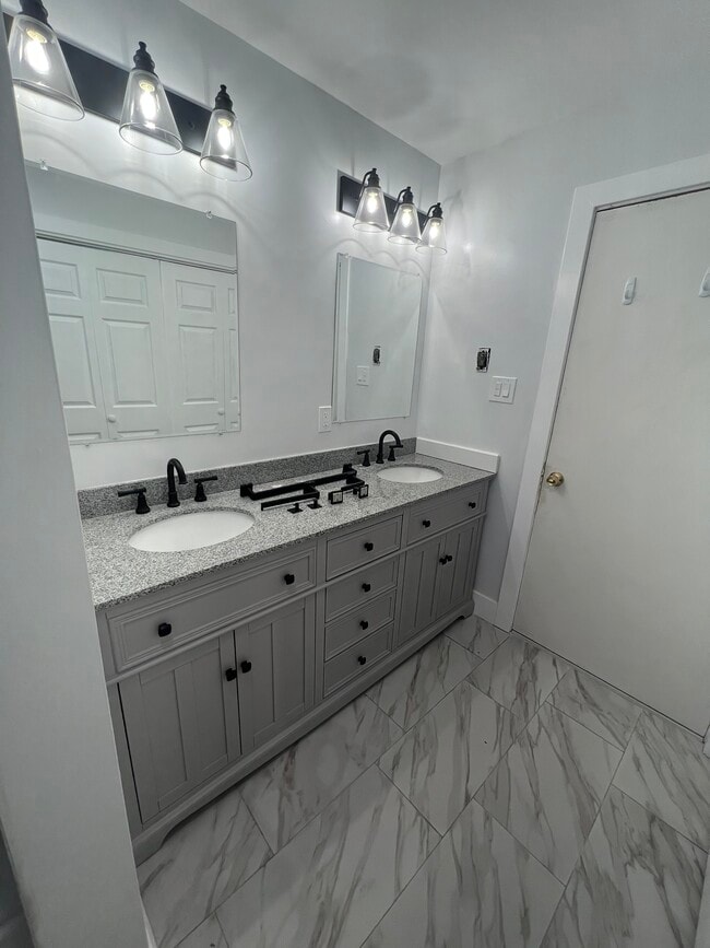 Building Photo - 2 Water Tower Rd