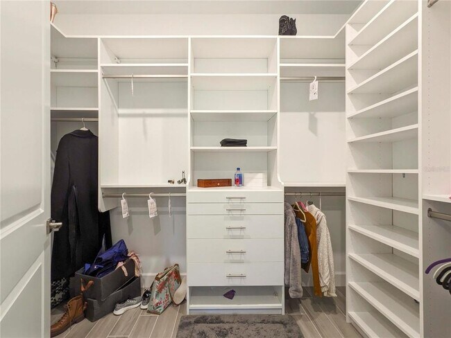 Building Photo - 16328 Hidden Oak Lp