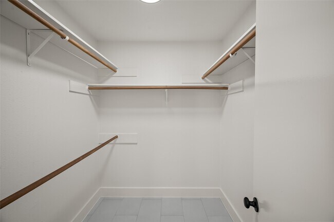 Building Photo - 303 Knoll Forest Dr