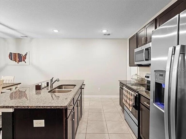 Building Photo - 635 Belgrove St