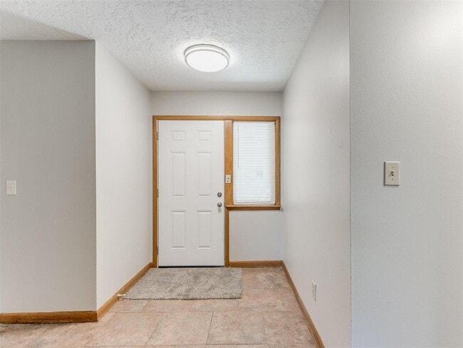 Building Photo - 306 S Mercedes Dr