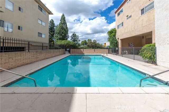 Building Photo - 5412 Lindley Ave