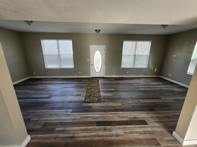 Building Photo - 307 E Washington St