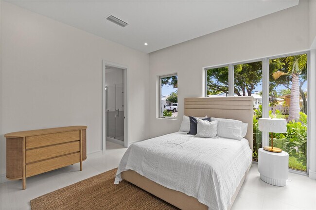 Building Photo - 221 Shore Ct