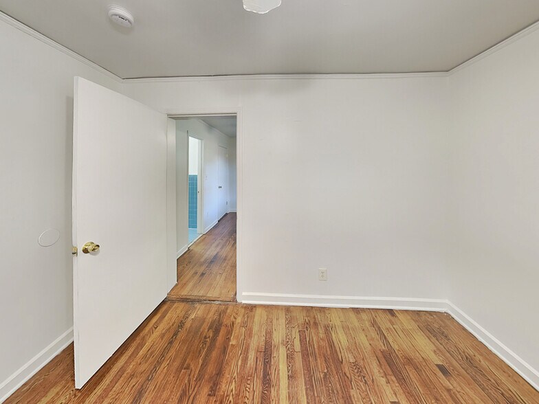 Building Photo - 816 Gertrude Pl NW