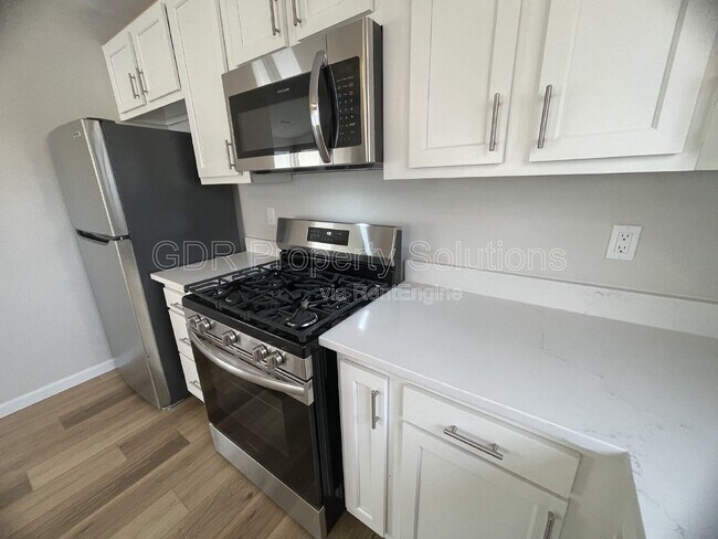 Building Photo - 4733 Platinum Dr NE