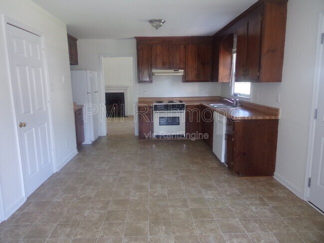 Building Photo - 1703 Danhurst Dr