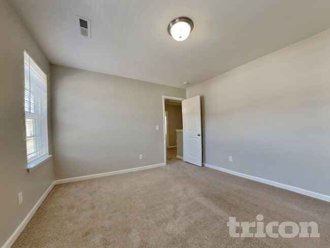 Building Photo - 1925 Buffalo Way