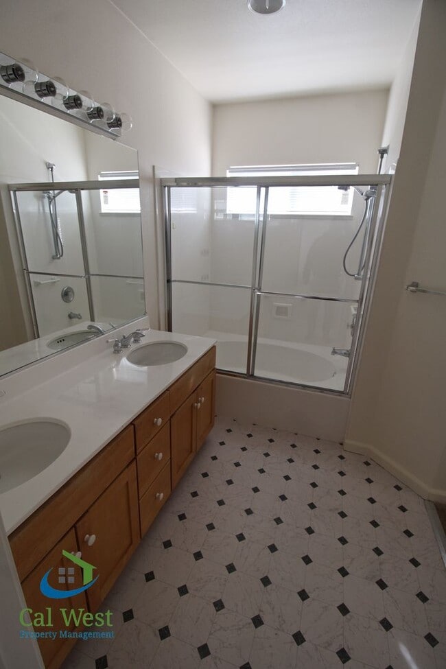 Building Photo - $6,195 - Gorgeous 2 Story 3 Bedroom 2.5 Bath Home steps away from Downtown Mountain View and Cal ...