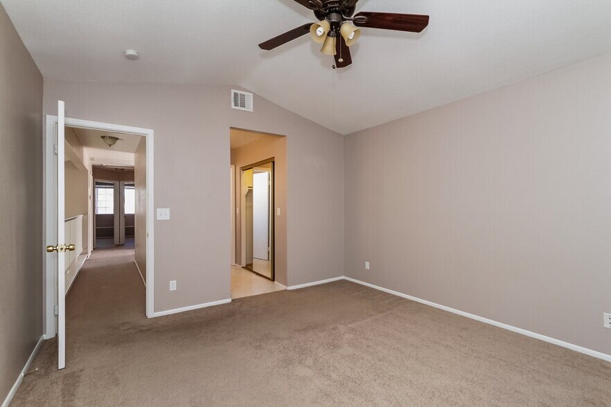 Building Photo - 60 Fantasia Ln