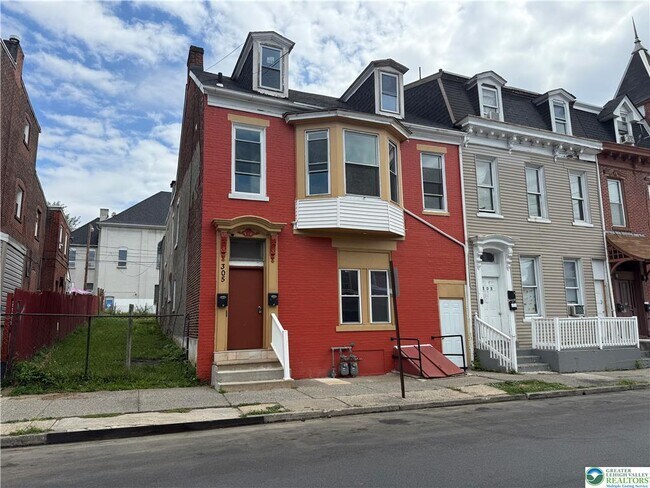 Primary Photo - 305 N 2nd St