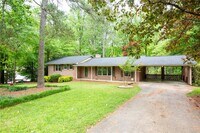 Building Photo - 2852 Talisman Ct NE
