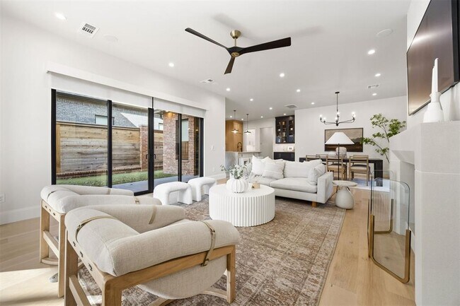 Building Photo - 1129 NW 42nd St