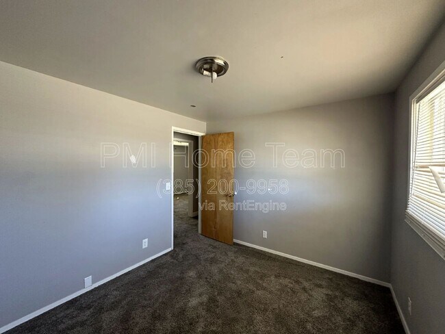 Building Photo - 273 Laker Wy