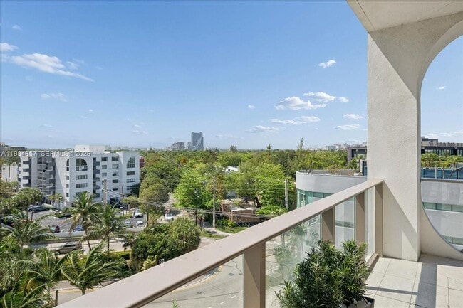 Building Photo - 2678 Tigertail Ave