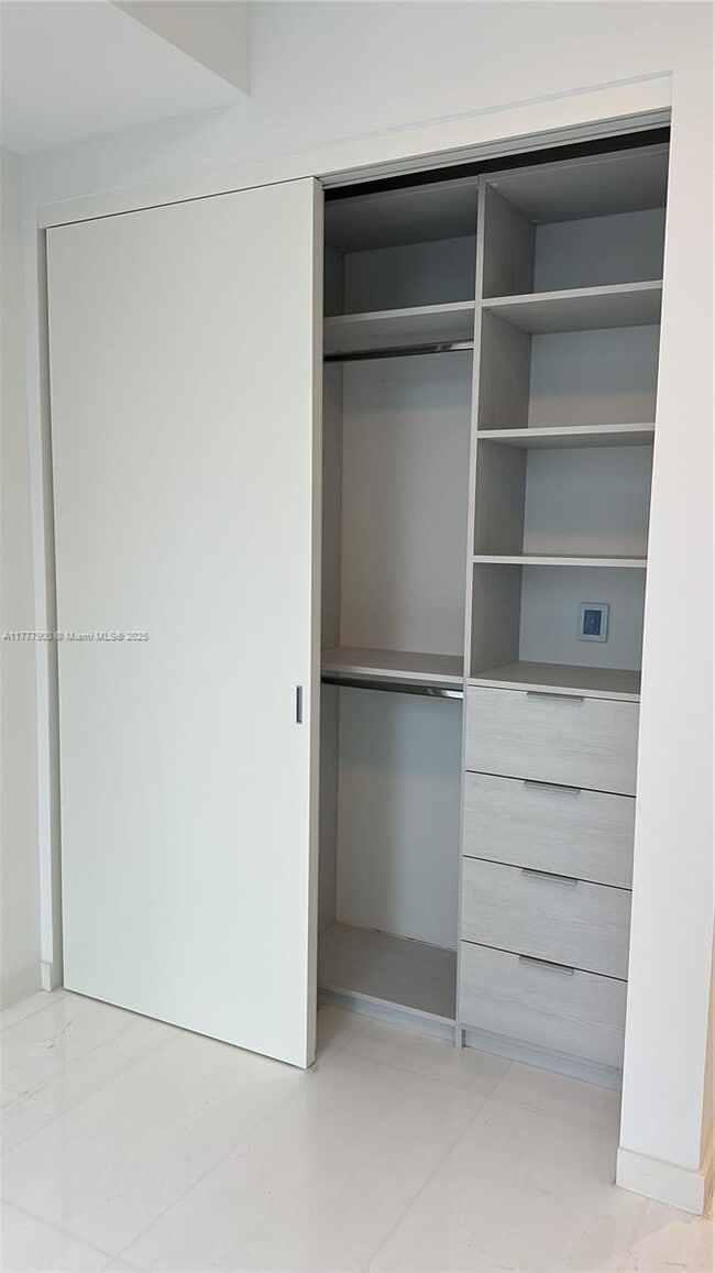 Building Photo - 300 Biscayne Blvd Way