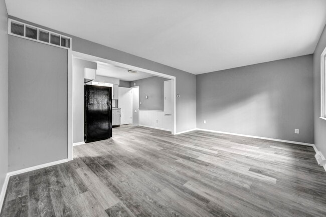 Building Photo - 231 Randel Ave