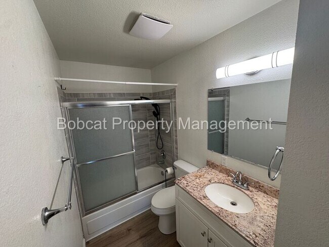 Building Photo - 400 S Saliman Rd