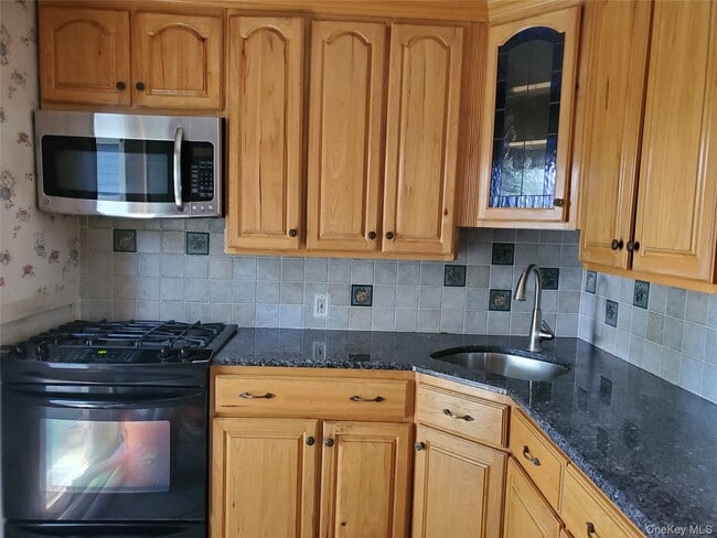 Building Photo - 30 Jervis Ave