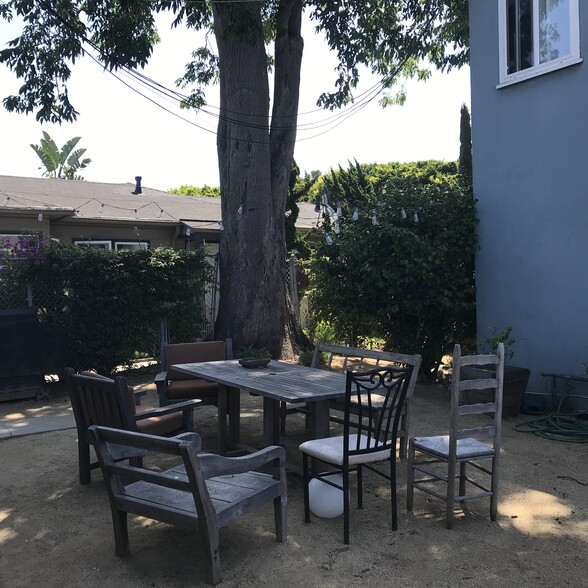 Shared yard - 2301 Oak St