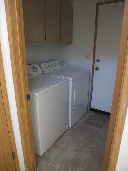 laundry - 419 S Tonopah Dr