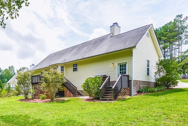 Building Photo - 305 Wood Green Dr