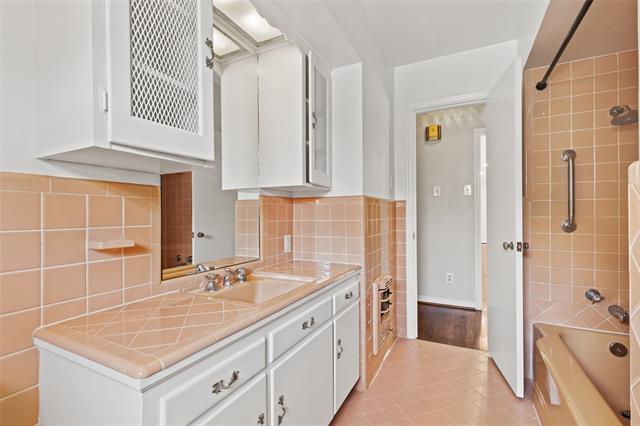 Building Photo - 6440 Runnemede Ln