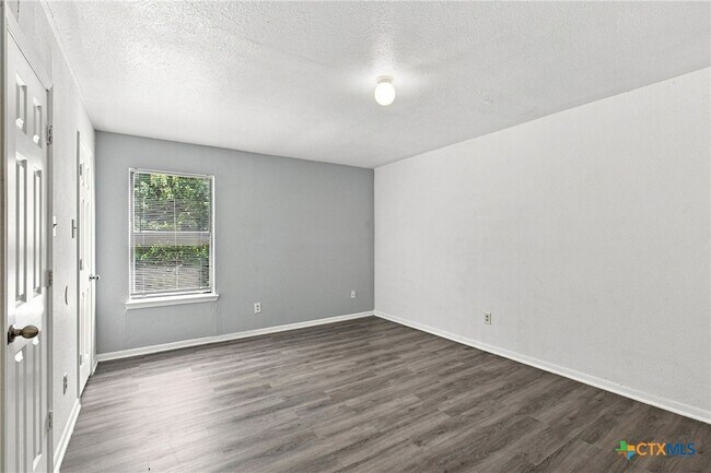 Building Photo - 3410 Victoria Cir