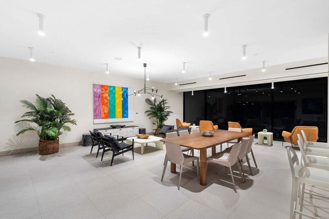 Building Photo - 225 N Miami Ave